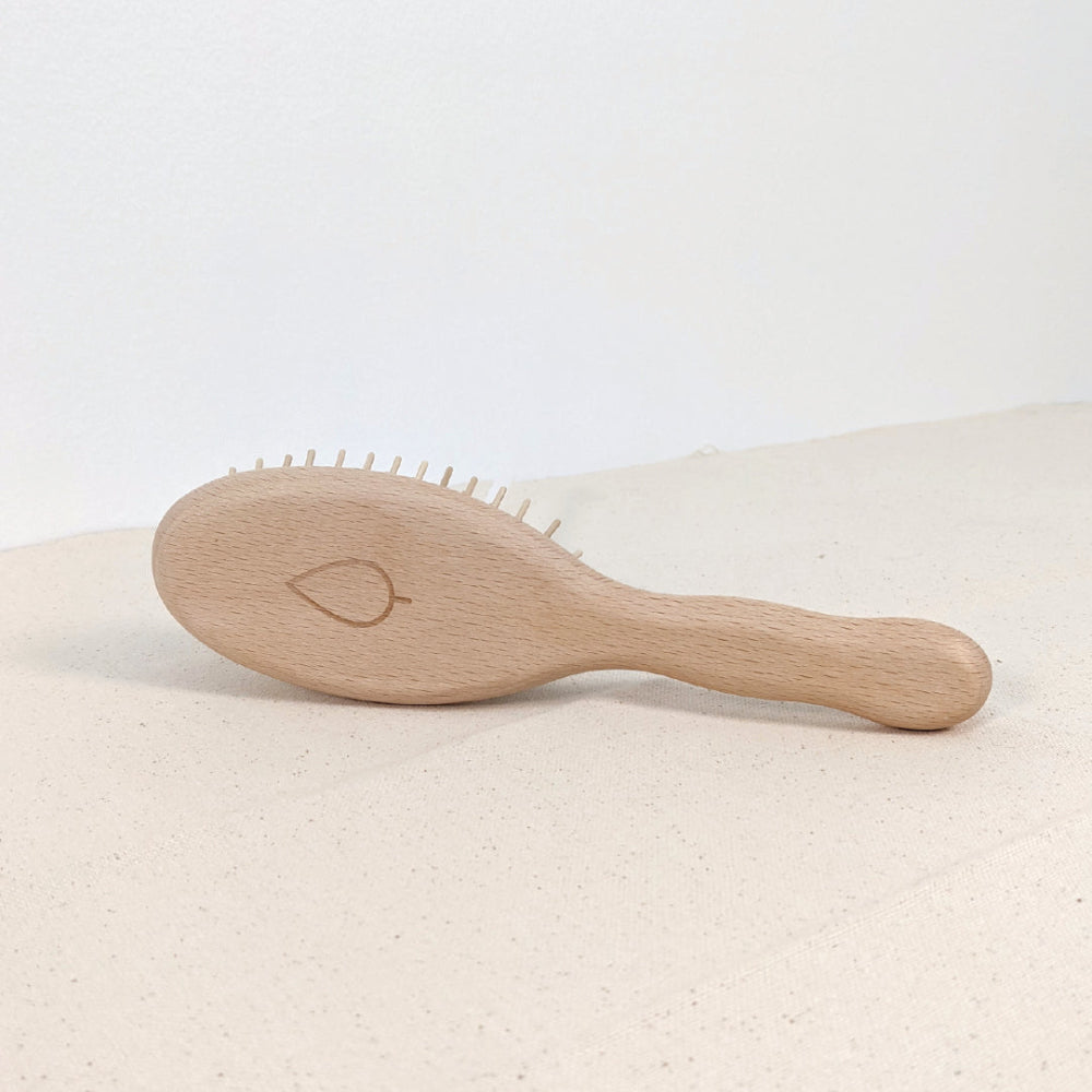 wooden-hair-brush-back